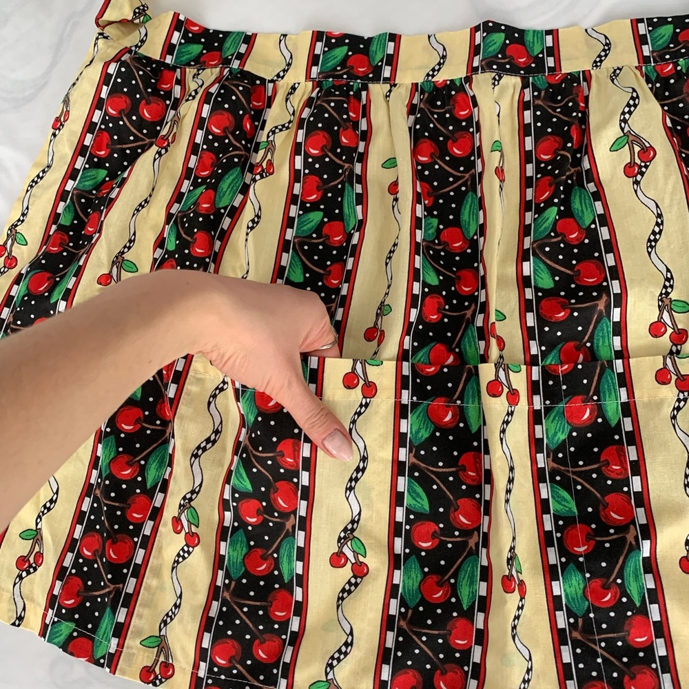 Vintage 1960’s adorable cherry print apron with pockets